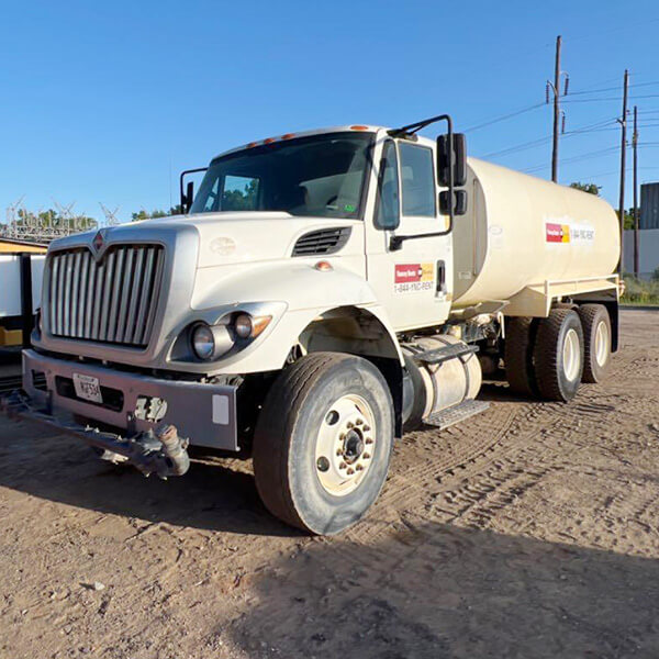 2018-4000_Gal-Water-Truck-3HAWGTATXJL579529